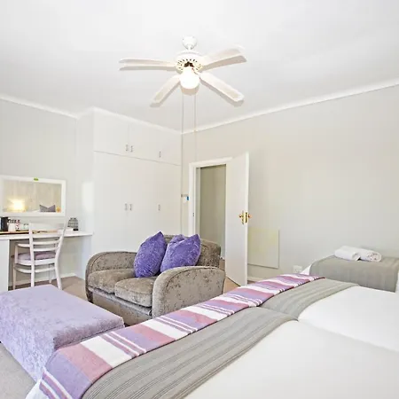Lodge On Main Guest House And Conference Centre Port Elizabeth Exterior foto