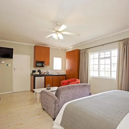 Lodge On Main Guest House And Conference Centre Port Elizabeth Exterior foto